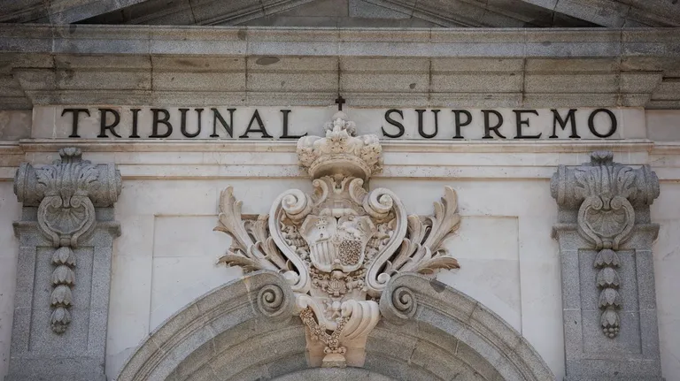 Jubilados de banca y eléctricas reclaman ante Hacienda para recuperar parte del IRPF de la pensión